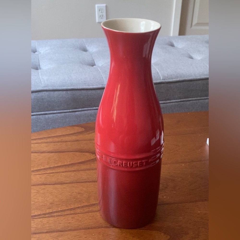 Like New Le Creuset carafe / vase